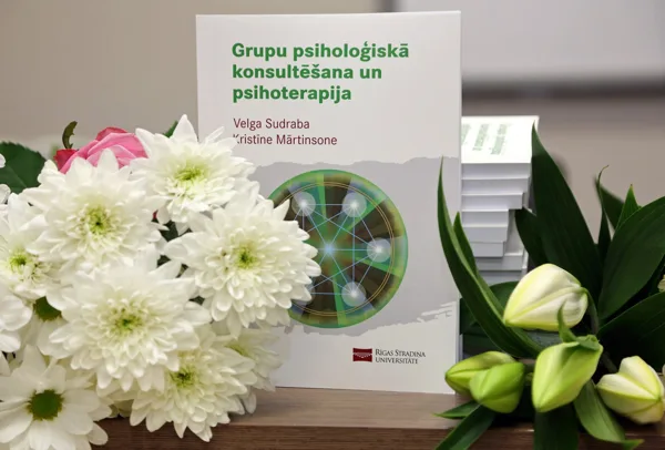 Grāmata grupu psiholoģiskās konsultācijas un psihoterapija